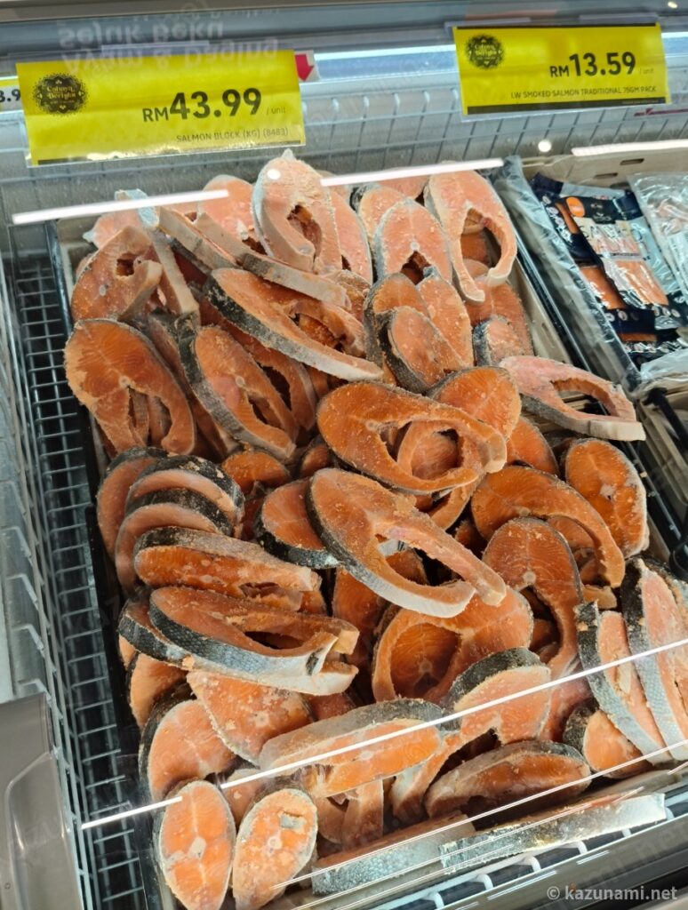マレーシアのスーパーで売られているサーモンの切り身
